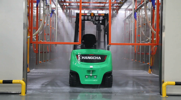 Xe điện HANGCHA test chống nước