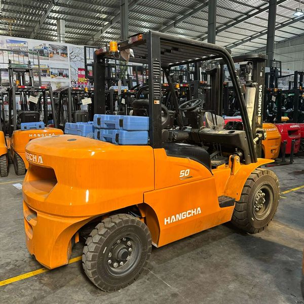 Xe nâng HANGCHA chạy dầu 5 tấn có sẵn tại kho