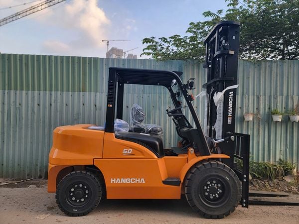Xe nâng dầu 5 tấn chạy máy dầu diesel dòng X cao cấp của HANGCHA
