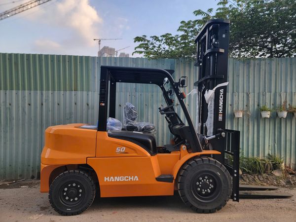 Hình ảnh xe nâng dầu 5 tấn HANGCHA tại kho xe Bình Dương