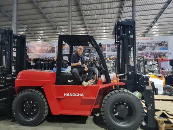 Xe nâng dầu 8 tấn HANGCHA an toàn