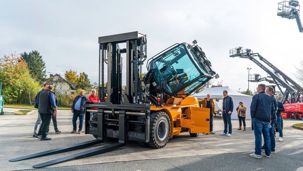 Xe nâng HANGCHA điện 10 tấn ở Mỹ