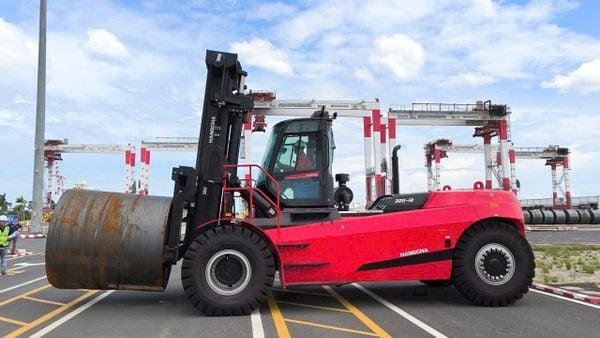 xe nâng 32 tấn