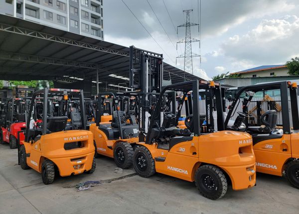 Dàn xe nâng dầu HANGCHA giá tốt