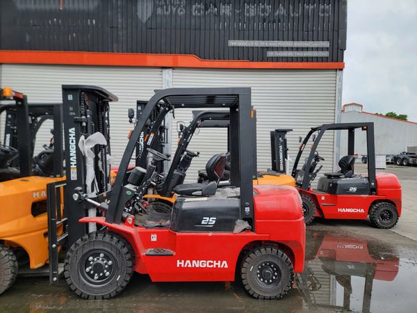 xe nâng dầu 2.5 tấn