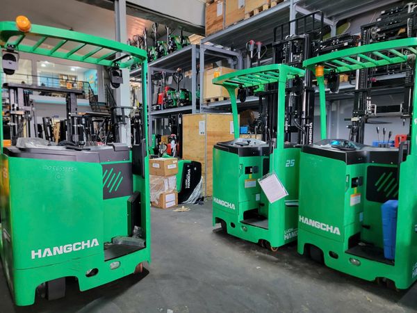 Xe nâng đứng lái Pin Lithium