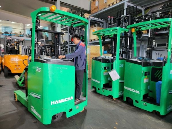 Xe nâng điện HANGCHA có thể dùng trong kho lạnh