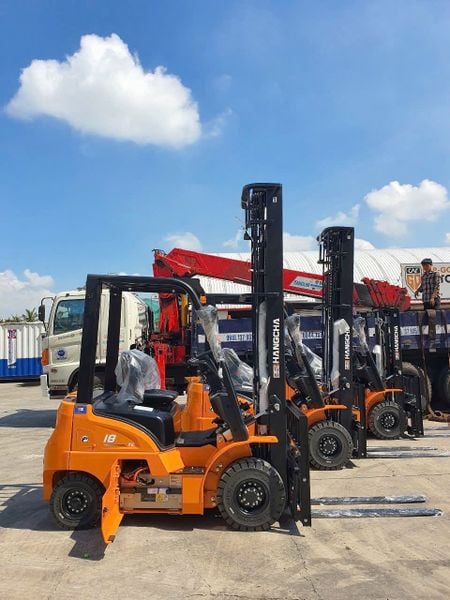 xe nâng điện lithium giá tốt