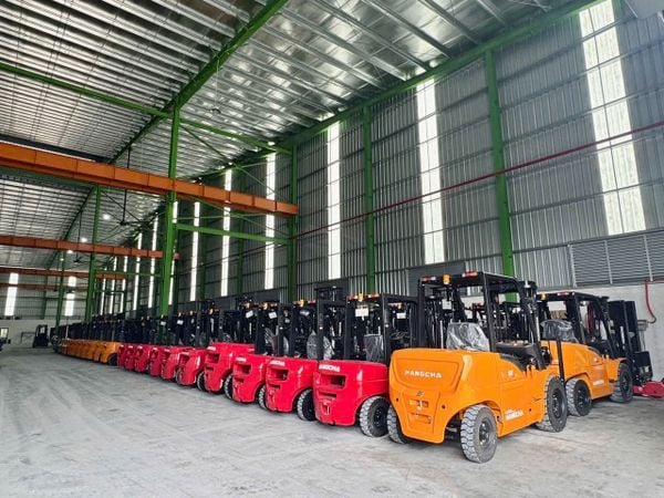 Kho xe nâng HANGCHA cao cấp mạnh mẽ