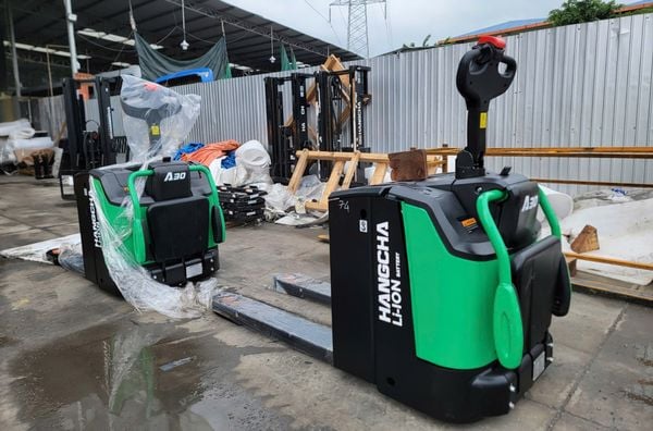 Xe nâng tay điện HANGCHA PIN LITHIUM công nghệ cao