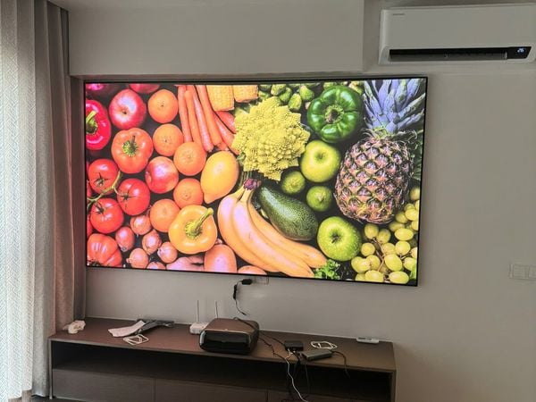 Việc lựa chọn máy chiếu 4K UHD hay máy chiếu Full HD chủ yếu thường dựa vào ngân sách