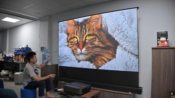 Điểm khác biệt rõ ràng nhất giữa máy chiếu 4K UHD hay máy chiếu Full HD là độ sắc nét