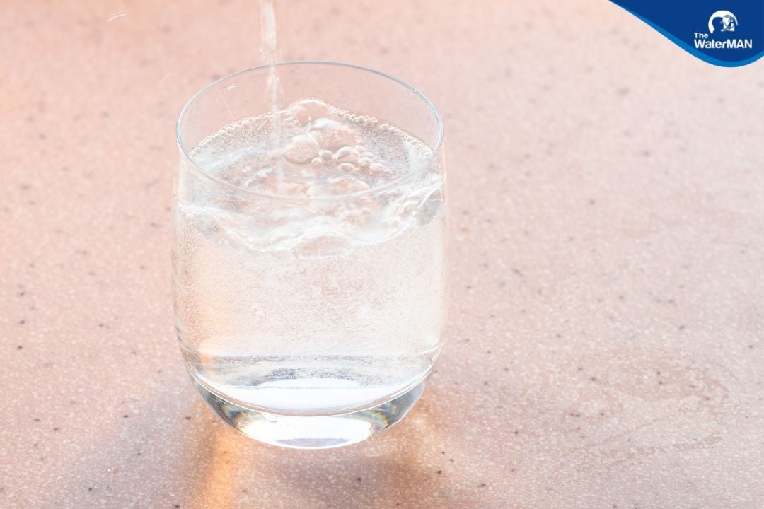 Nên uống một lượng nước vừa phải trước giờ ngủ