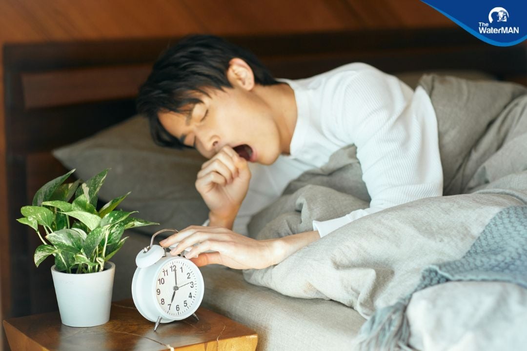 Nên uống một lượng nước vừa phải trước giờ ngủ