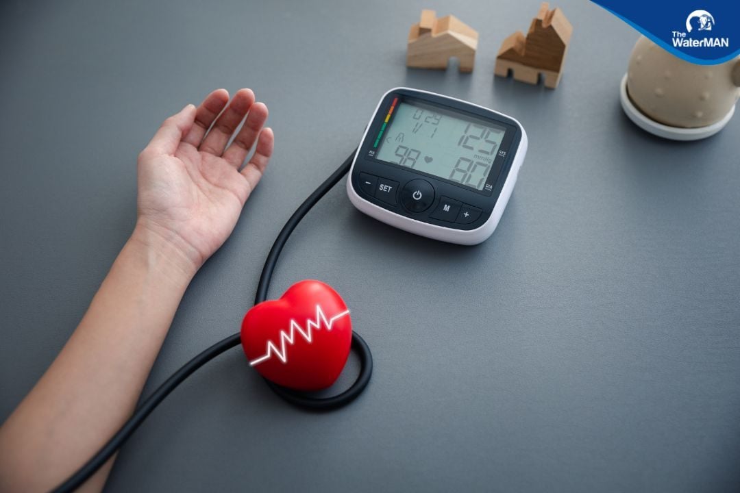 Nên uống một lượng nước vừa phải trước giờ ngủ