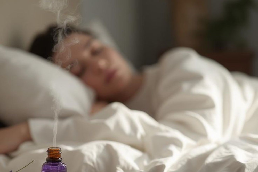xông tinh dầu thiên nhiên hỗ trợ giấc ngủ