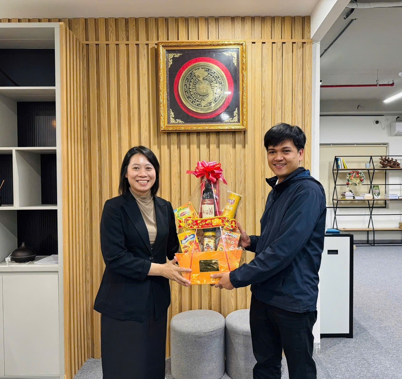 TS. Nguyễn Thị Minh Xuân - Đại diện trường Đại học Bách Khoa trong hoạt động hợp tác cùng Le Rustique