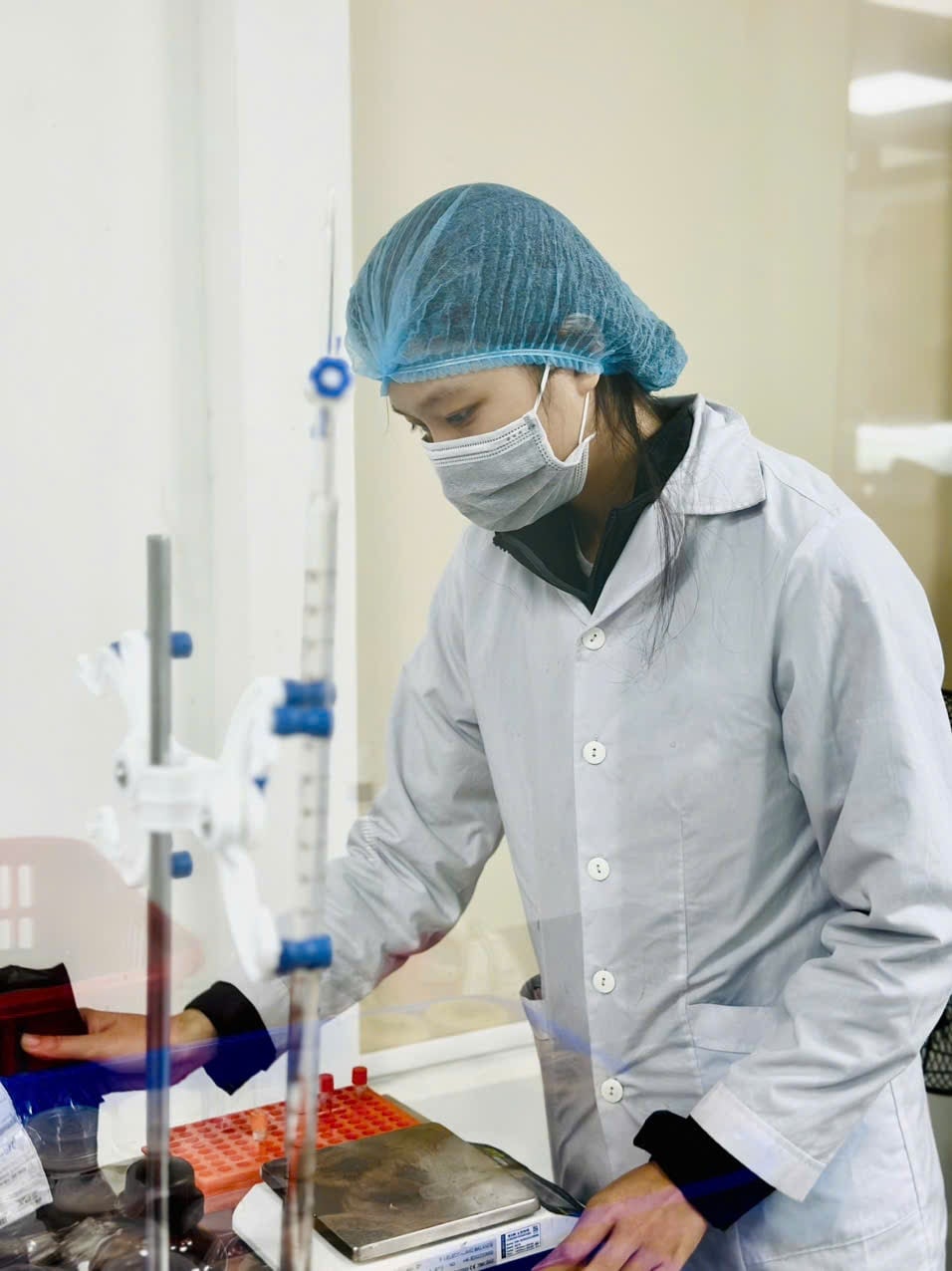 Sinh viên Bách khoa tại phòng Lab nghiên cứu Le Rustique