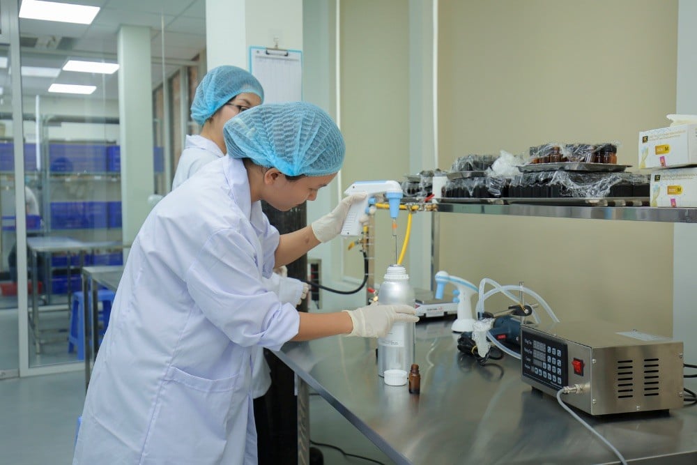 Nến thơm thiên nhiên từ sáp đậu nành và tinh dầu nguyên chất cho hương thơm lâu