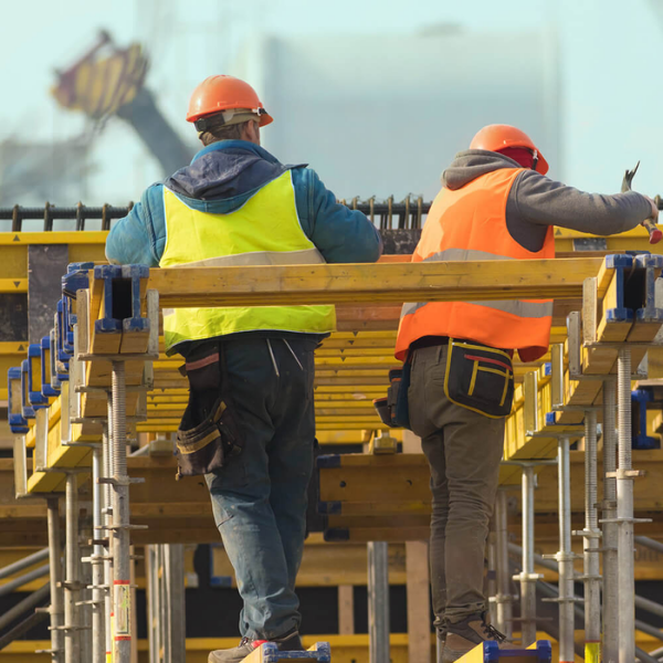 So Sánh Mũ Bảo Hộ COV & SSEDA: Đâu Là Thương Hiệu Được Tin Dùng