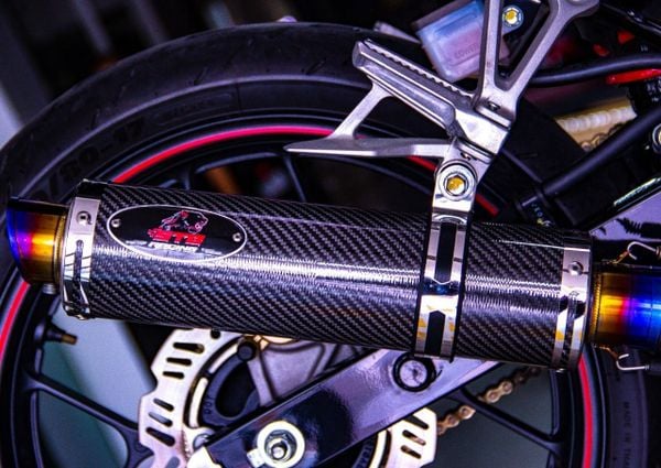 pô carbon stb chính hãng giữ được gia tốc ga đầu mà không làm tổn hao lực hậu