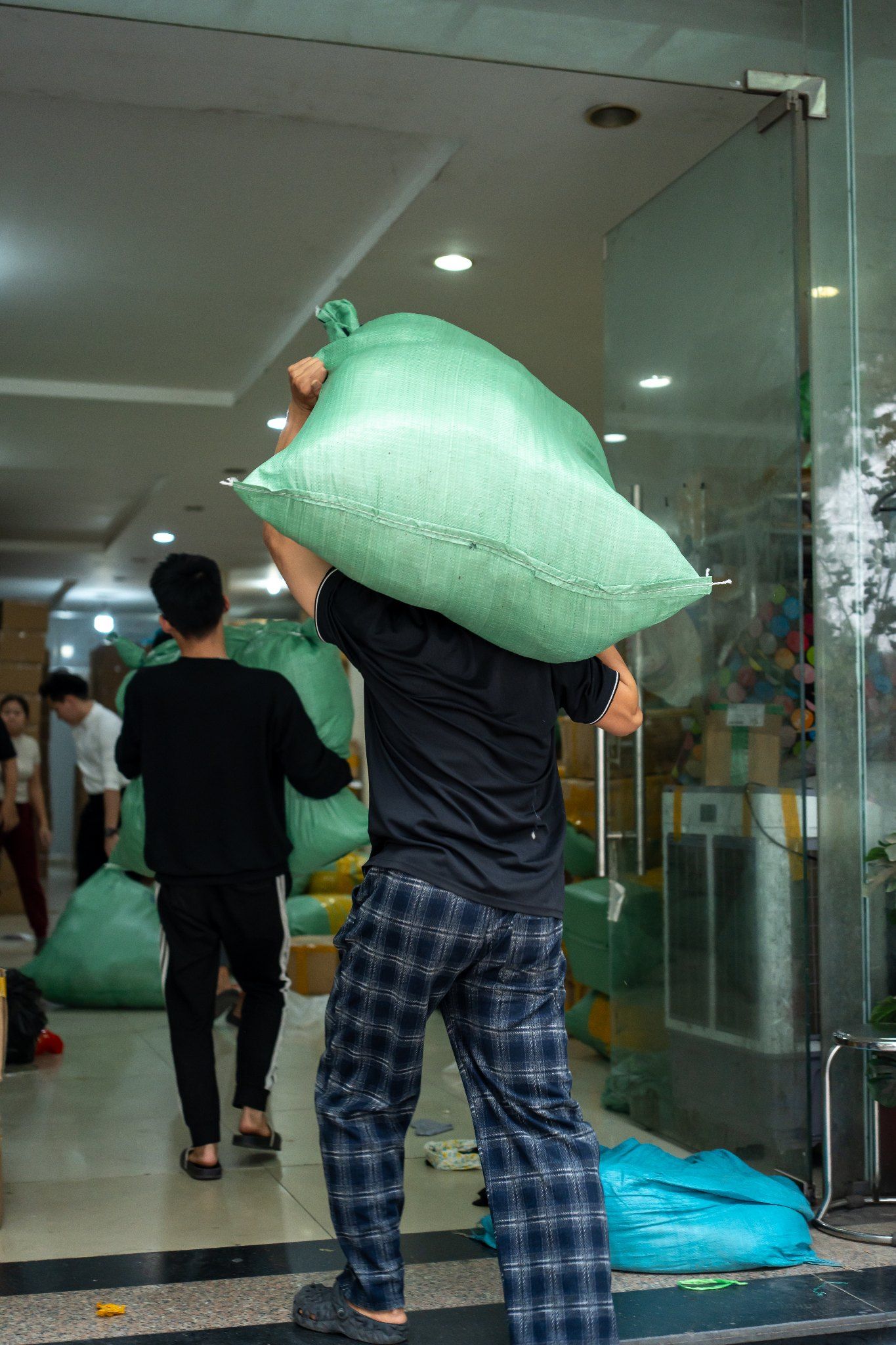 CẬP NHẬT TÌNH HÌNH CHIẾN DỊCH “BILUXURY CHUNG TAY CÙNG MIỀN TRUNG - VƯỢT QUA BÃO LŨ”