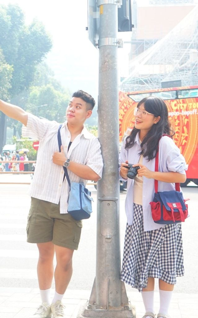 6-chan-vay-midi-cung-tui-xach-canvas-tao-ve-ngoai-co-dien