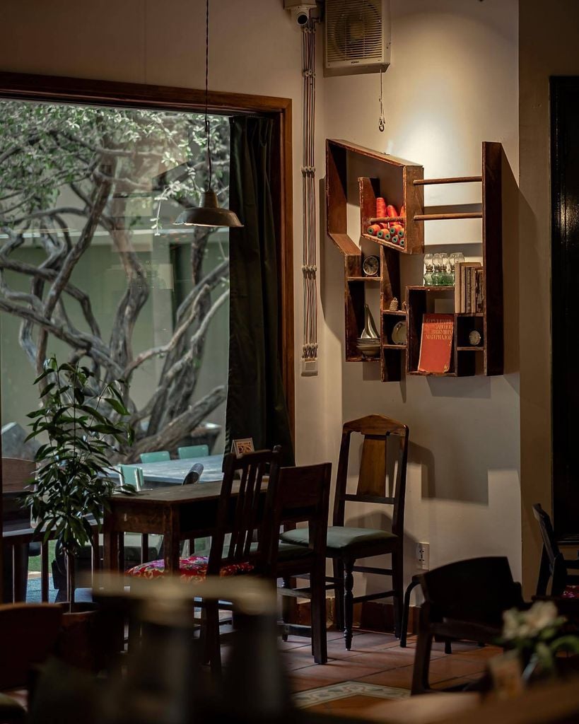 1-cong-xuan-thuy-voi-goc-kinh-lon