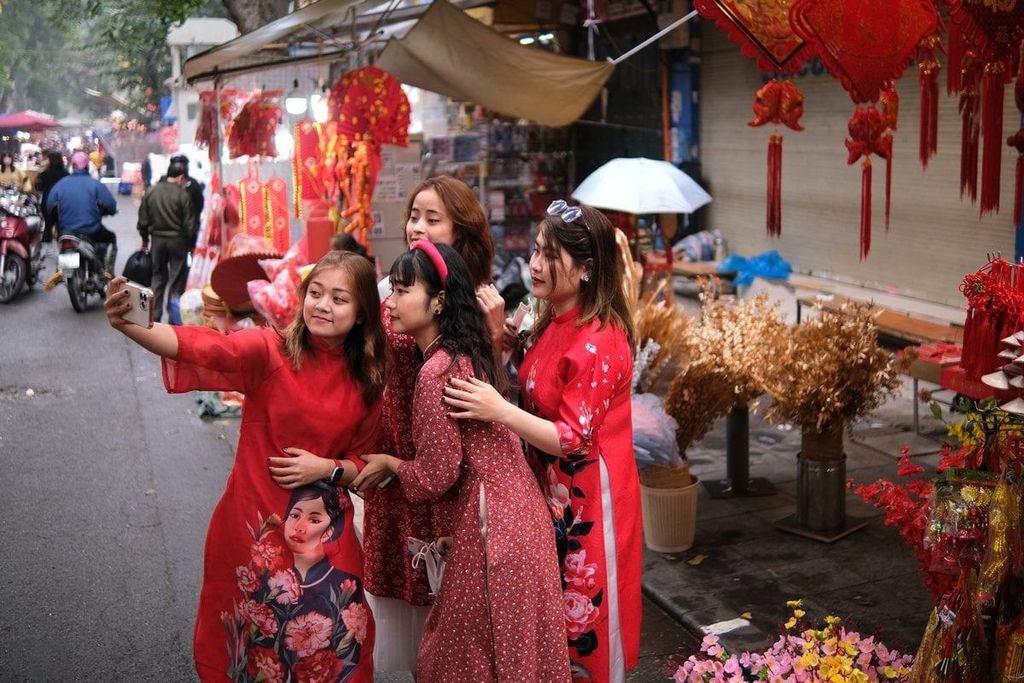 1-van-hoa-di-choi-tet