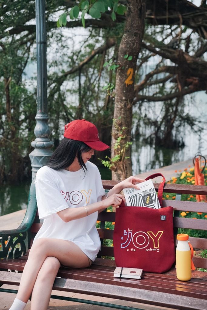 2-cafe-chua-lanh-cung-joy-tote