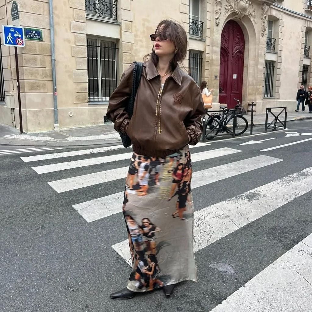2-nau-mocha-ket-hop-cung-mau-noi-tao-chieu-sau-cho-outfit-ma-khong-tao-cam-giac-nang-ne-khi-nhin