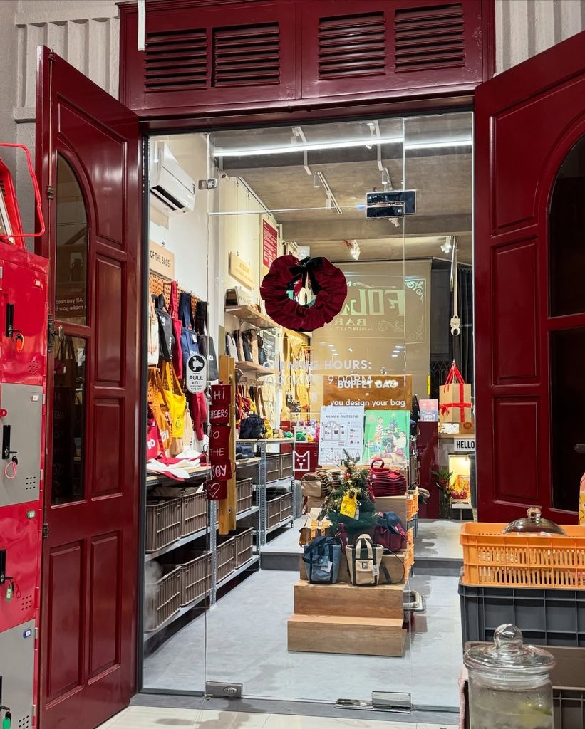 2-cua-hang-flagship-jamlos-trong-sac-do-giang-sinh