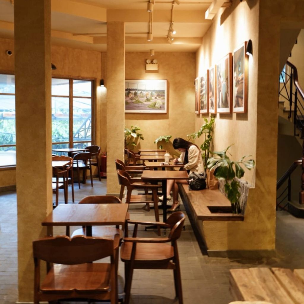 10-phe-la-mang-den-khong-gian-hien-dai-tre-trung-voi-thiet-ke-mo-nhieu-anh-sang-tu-nhien-va-sieu-rong-rai