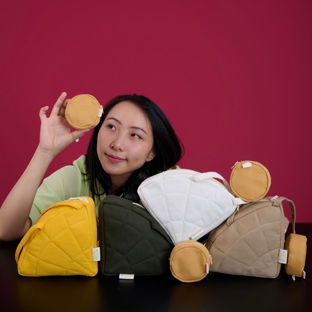 1-jamlos-mooncake-sling-bag-chinh-la-mon-qua-song-hanh-cung-khach-hang-va-doi-tac-trong-dip-trung-thu