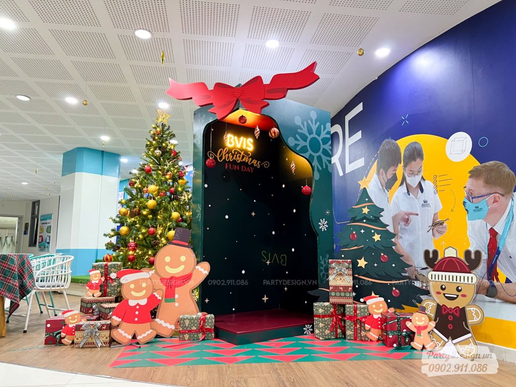 3-mot-so-nhom-ban-con-ghep-photobooth-voi-doi-qua-giang-sinh