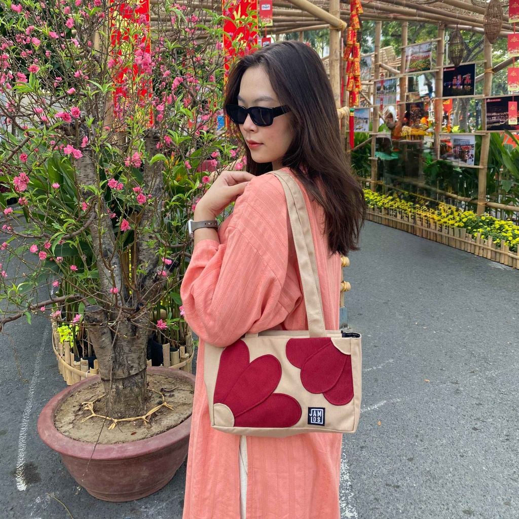 1-duong-hoa-nguyen-hue-gan-nhu-la-cai-ten-khong-the-thieu-khi-nhac-den-dia-diem-chụp-anh-tet-dep-o-sai-gon