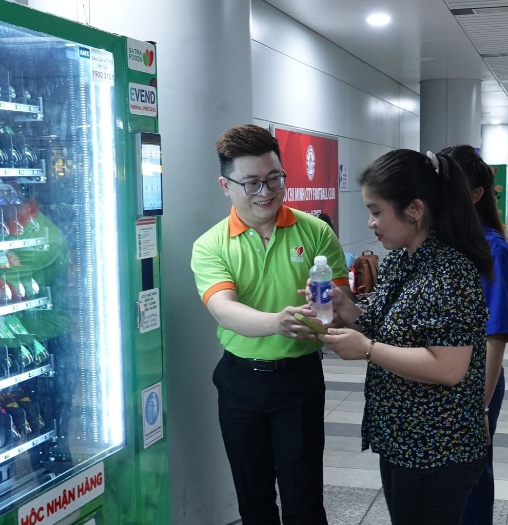 4-trong-ga-metro-ben-thanh-duoc-tich-hop-dich-vu-thuong-mai-nhu-cua-hang-tien-loi-quay-cafe-quay-ve-tu-dong