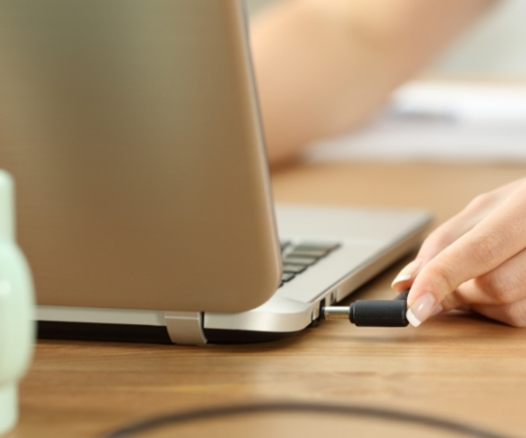 sac-pin-laptop-o-muc-pin-hop-li