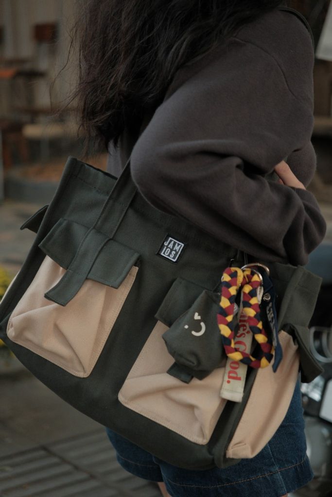 4-tui-tote-dang-hop-cargo-pocket-tote-m