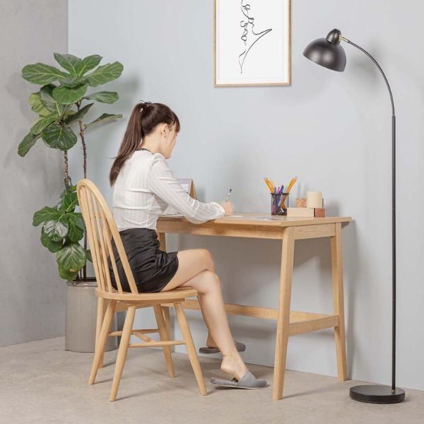 co-nen-dat-ban-lam-viec-trong-phong-ngu