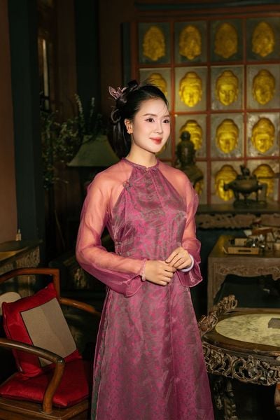 Diễn viên Hồng Diễm