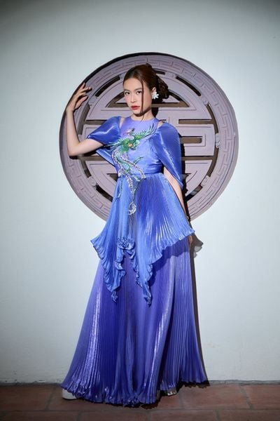 Ca sĩ Hoàng Thuỳ Linh