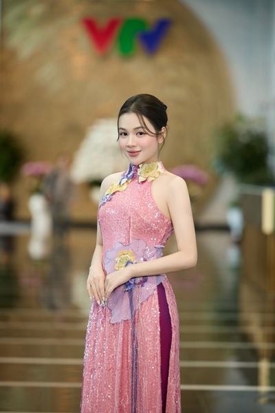 Ca sĩ Vũ Thuỳ Linh