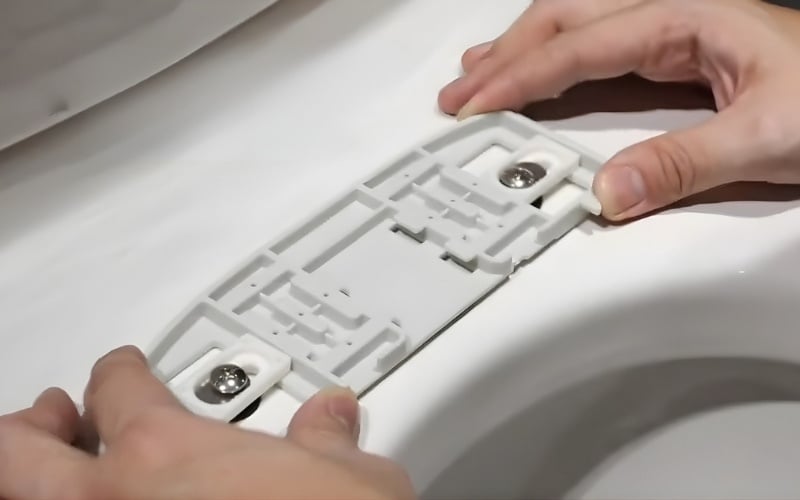 đặt nắp khớp vị trí