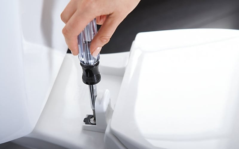 thay nắp bồn cầu nhanh chóng