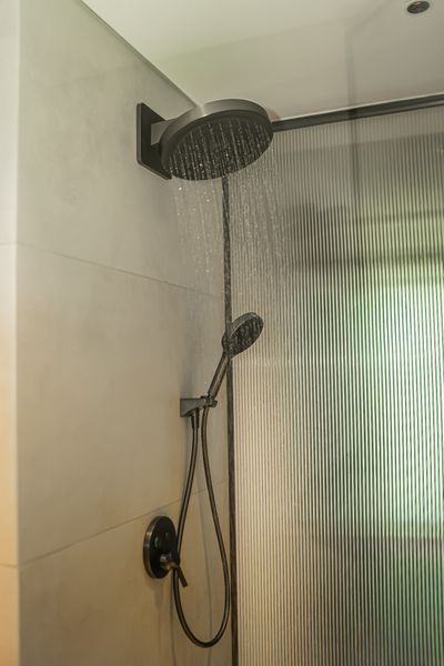 THIẾT BỊ GUN METAL CAO CẤP MOEN