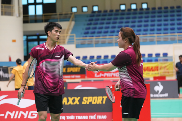 Pham-Van-Hai-Than-Van-Anh-chung-key-cup-li-ning-lan-thu-2