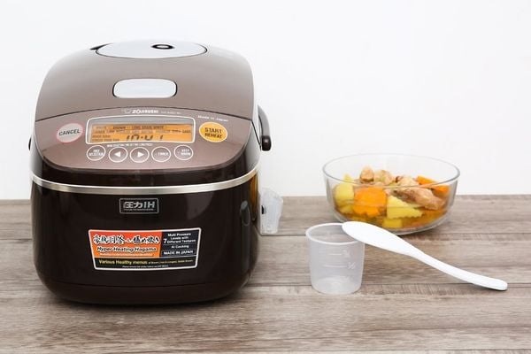 So sánh nồi cơm Zojirushi hàng xách tay và nội địa