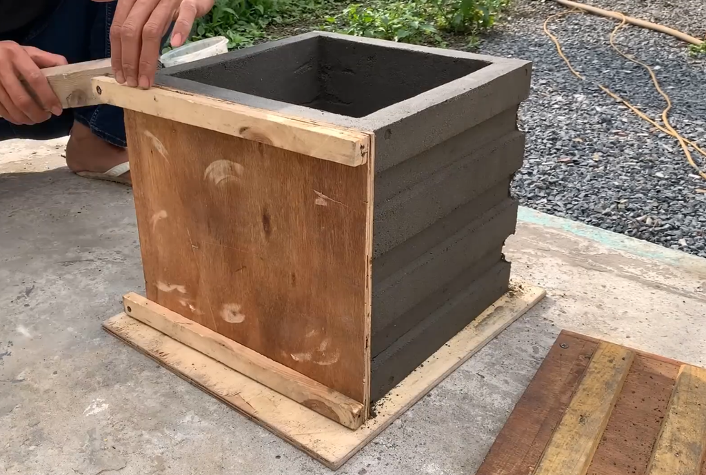 Remove the Outer Mold and Finish the Planter