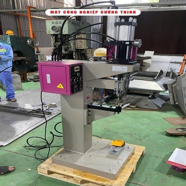 Máy Tán Đinh Khí Nén Là Gì? Các Dòng Máy Phổ Biến Hiện Nay